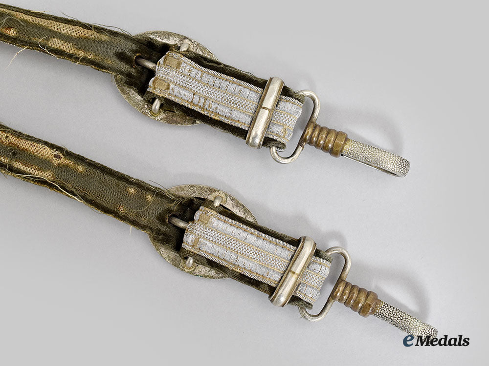 germany,_heer._an_officer’s_dagger,_with_hanger,_by_carl_eickhorn_l22_mnc8787_292_1