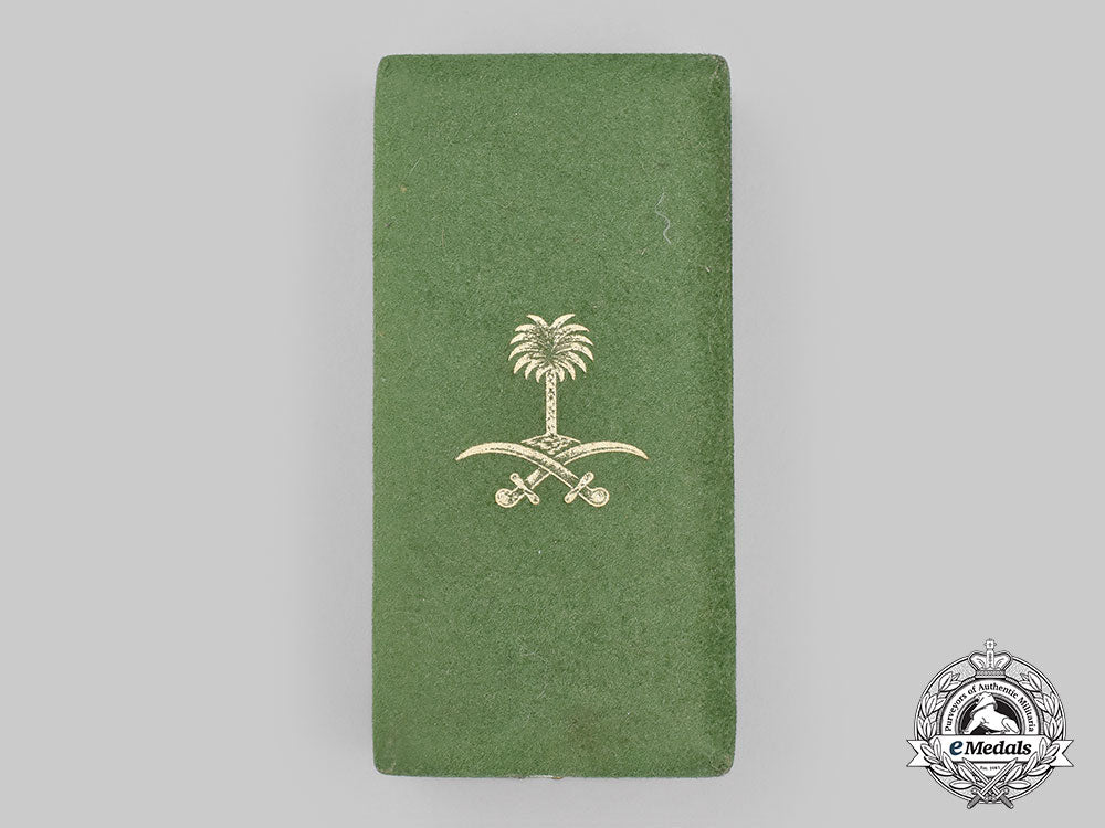 saudi_arabia._an_order_of_abdul_aziz,_iii_class_officer_with_case_l22_mnc8797_009_1_1_1
