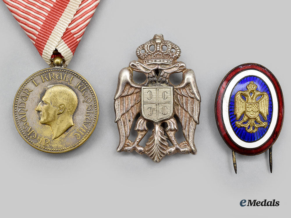 yugoslavia,_kingdom._a_royal_household_medal_of_king_alexander_i_karadordevic_and_two_badges_l22_mnc8837_930