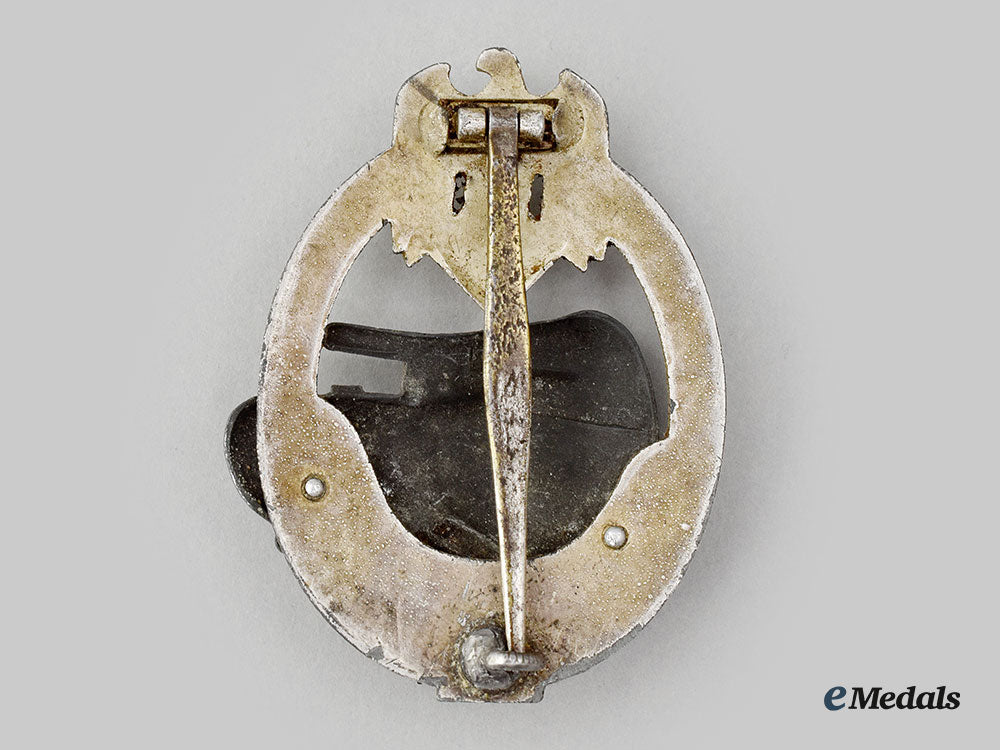 germany,_wehrmacht._a_panzer_assault_badge,_special_grade25_in_silver,_by_josef_feix&_söhne_l22_mnc8905_205