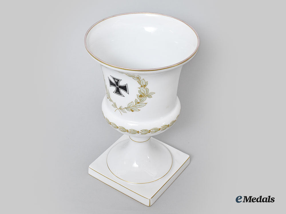 germany,_imperial._a_large_porcelain_iron_cross_motif_vase,_by_thomas_bavaria_l22_mnc9052_441_1