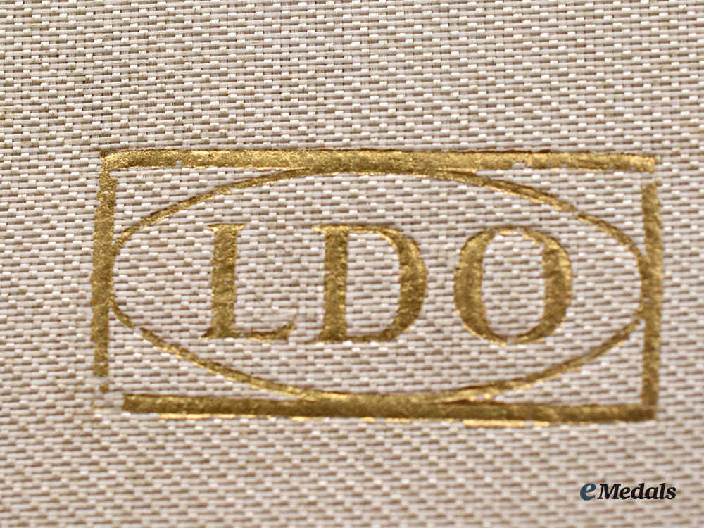 germany,_wehrmacht._a_gold_grade_wound_badge,_with_case_l22_mnc9144_054