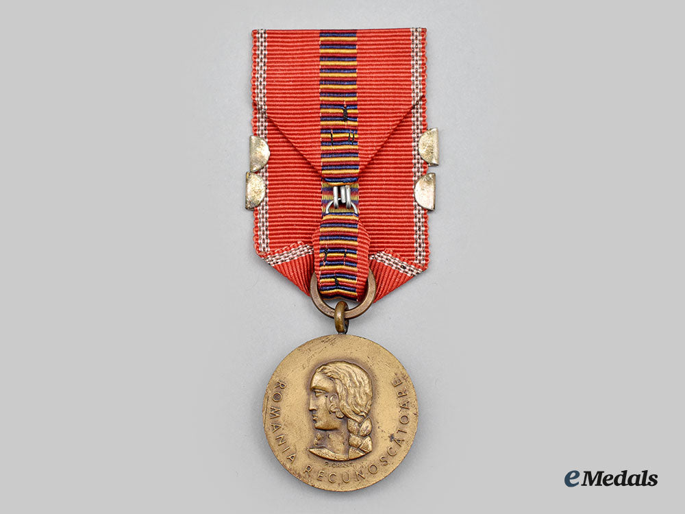 romania,_kingdom._a_crusade_against_communism_medal,_with_two_campaign_clasps_l22_mnc9180_068