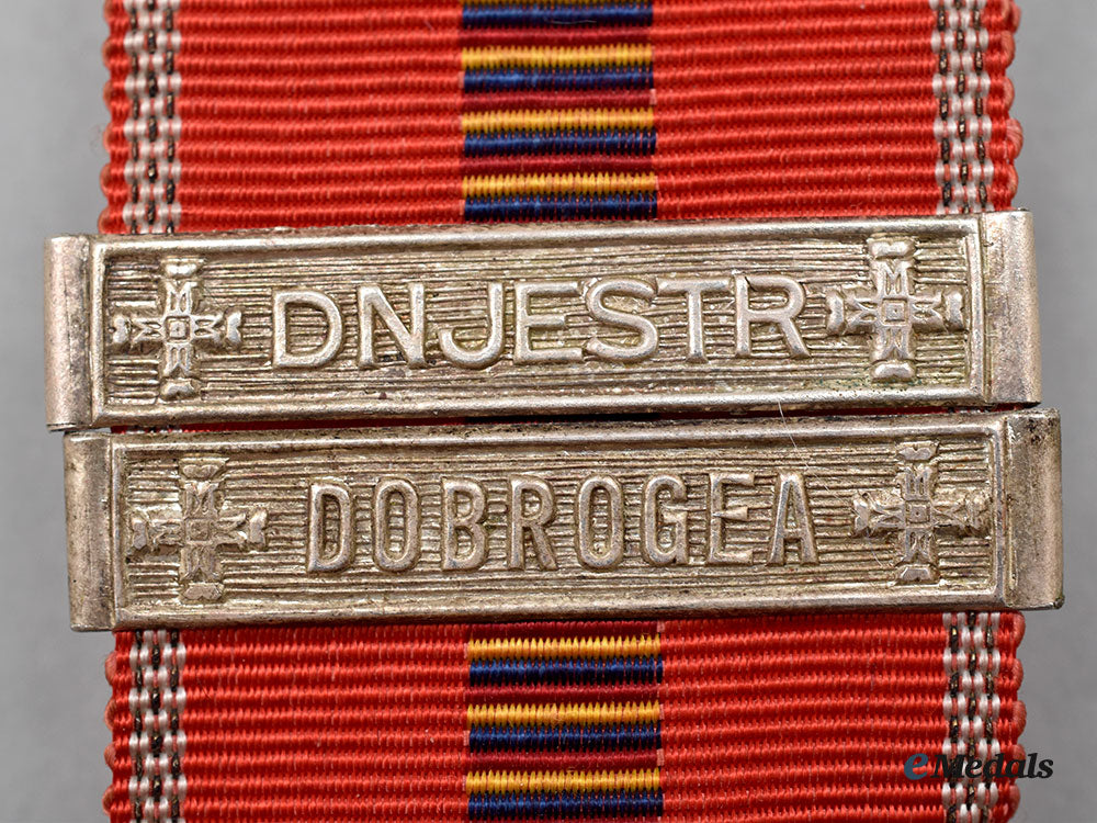 romania,_kingdom._a_crusade_against_communism_medal,_with_two_campaign_clasps_l22_mnc9185_070