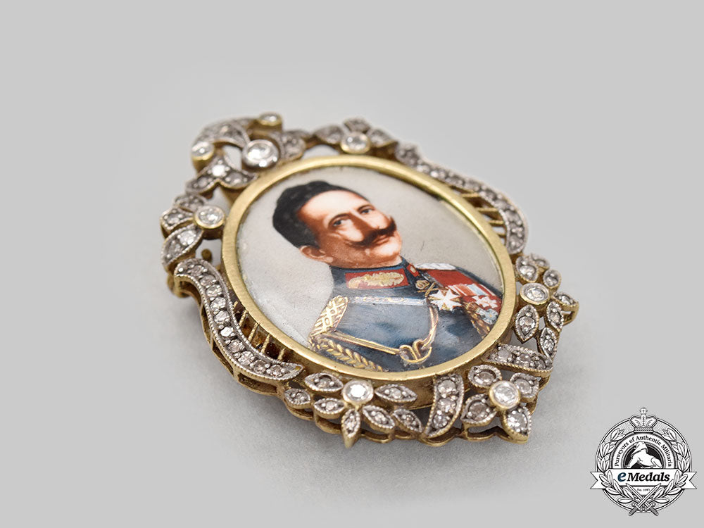 germany._a_kaiser_wilhelm_ii_commemorative_brooch,_with_gold_and_diamond-_encrusted_frame,_c.1930_l22_mnc9243_636
