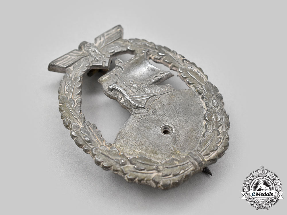 germany,_kriegsmarine._an_auxiliary_cruiser_war_badge,_by_steinhauer&_lück_l22_mnc9311_627_1