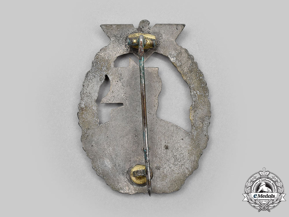 germany,_kriegsmarine._an_auxiliary_cruiser_war_badge,_by_steinhauer&_lück_l22_mnc9312_626_1