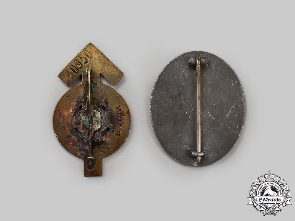 germany,_third_reich._a_pair_of_badges_l22_mnc9326_067_1