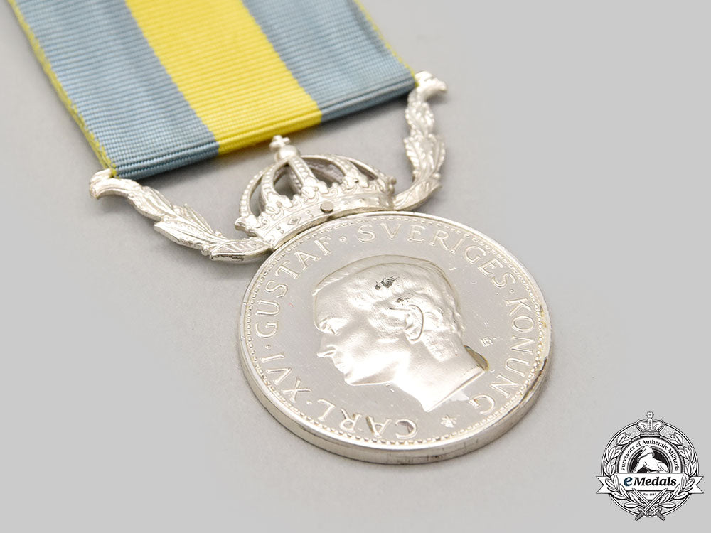 sweden,_kingdom._a_red_cross_merit_medal_for_voluntary_health_care,_ii_class_silver_grade_l22_mnc9361_687_1