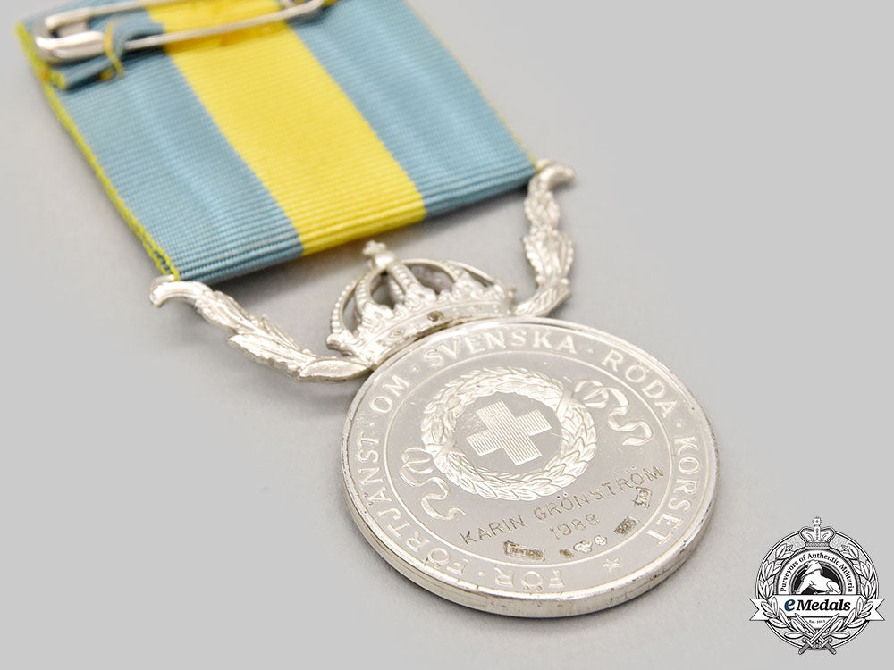 sweden,_kingdom._a_red_cross_merit_medal_for_voluntary_health_care,_ii_class_silver_grade_l22_mnc9363_688_1