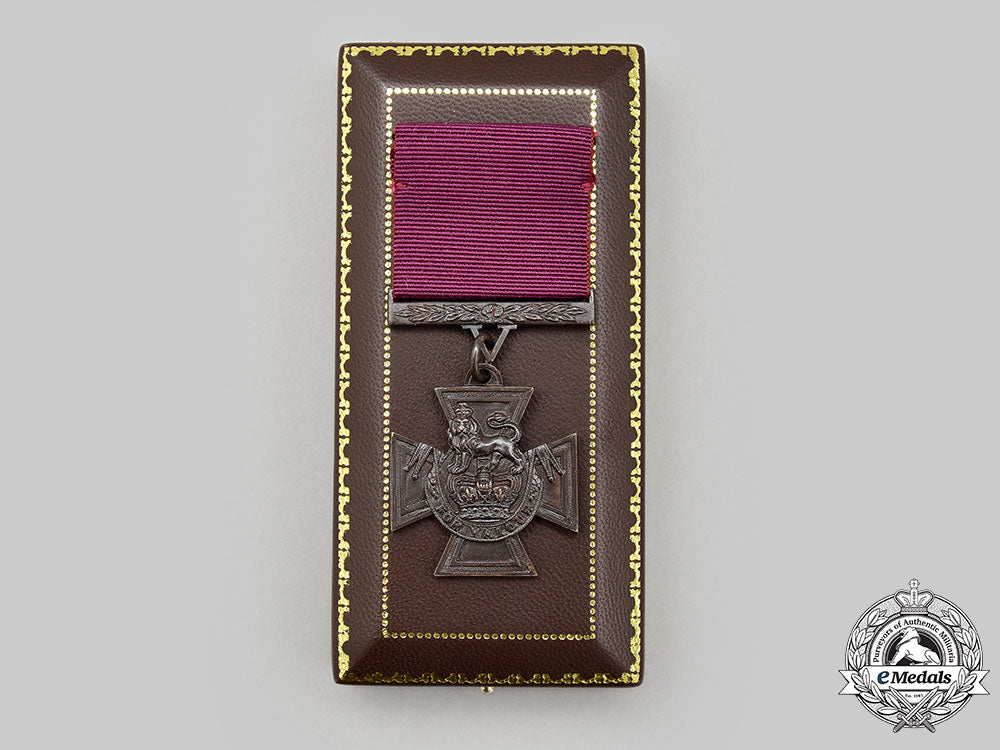 united_kingdom._a_limited_edition_replica_victoria_cross_by_hancocks&_co._of_london,_number418_of1352_l22_mnc9381_656_1