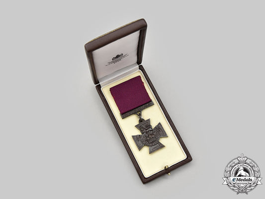 united_kingdom._a_limited_edition_replica_victoria_cross_by_hancocks&_co._of_london,_number418_of1352_l22_mnc9382_657_1