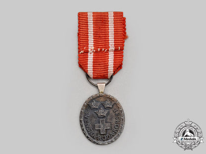 sweden,_kingdom._a_red_cross_medal,_silver_miniature_l22_mnc9480_737_1