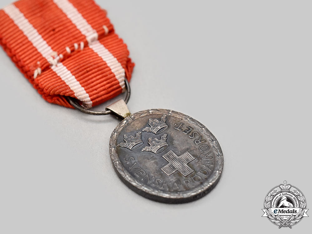 sweden,_kingdom._a_red_cross_medal,_silver_miniature_l22_mnc9481_739_1