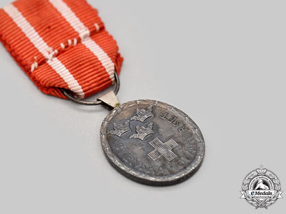 sweden,_kingdom._a_red_cross_medal,_silver_miniature_l22_mnc9481_739_1
