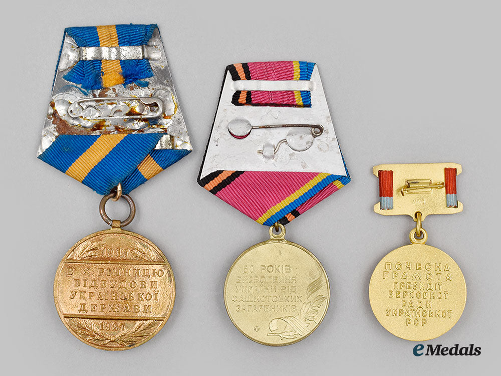 ukraine,_republic._a_lot_of_three_ukrainian_awards_l22_mnc9510_530