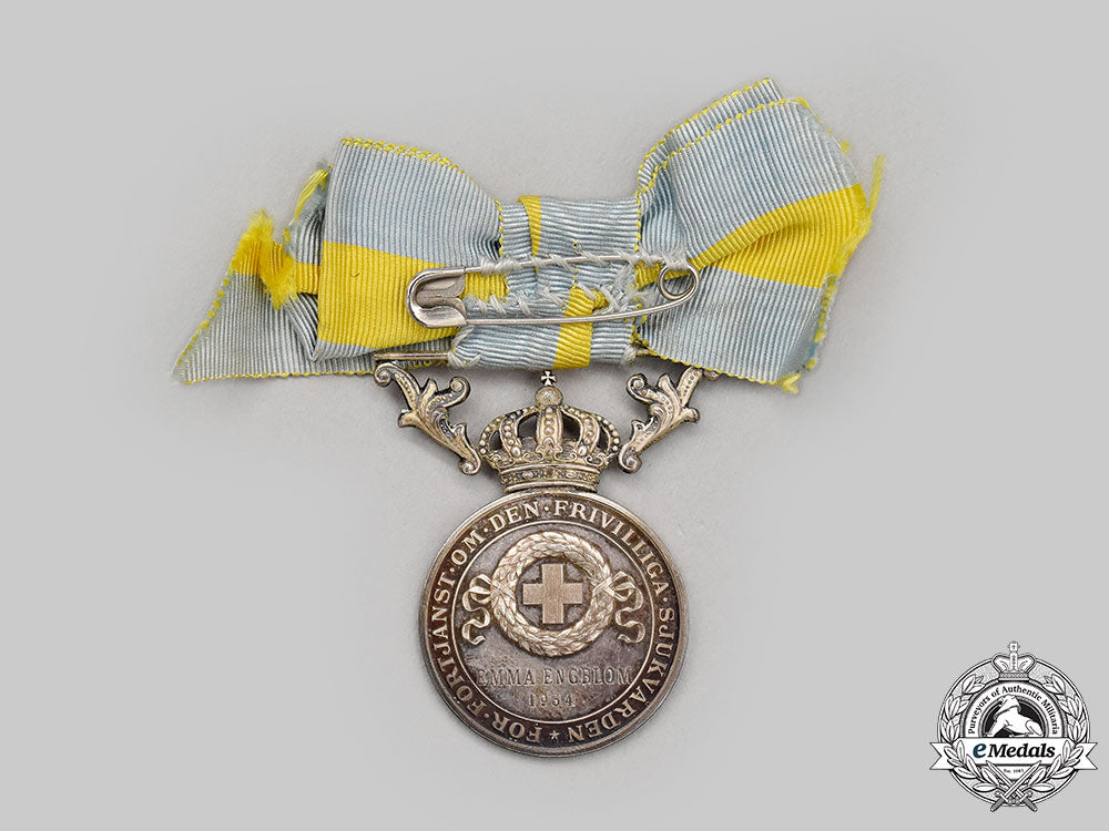 sweden,_kingdom._a_red_cross_merit_medal_for_voluntary_health_care_for_ladies,_ii_class_silver_grade_l22_mnc9563_764_1