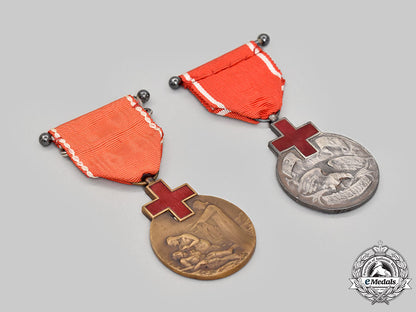 poland,_republic._two_polish_red_cross_medals_of_honour,_i_class&_ii_class_l22_mnc9577_773