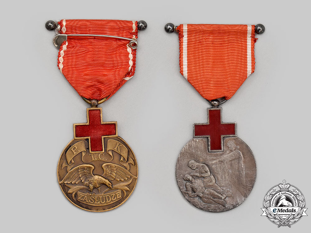 poland,_republic._two_polish_red_cross_medals_of_honour,_i_class&_ii_class_l22_mnc9578_772