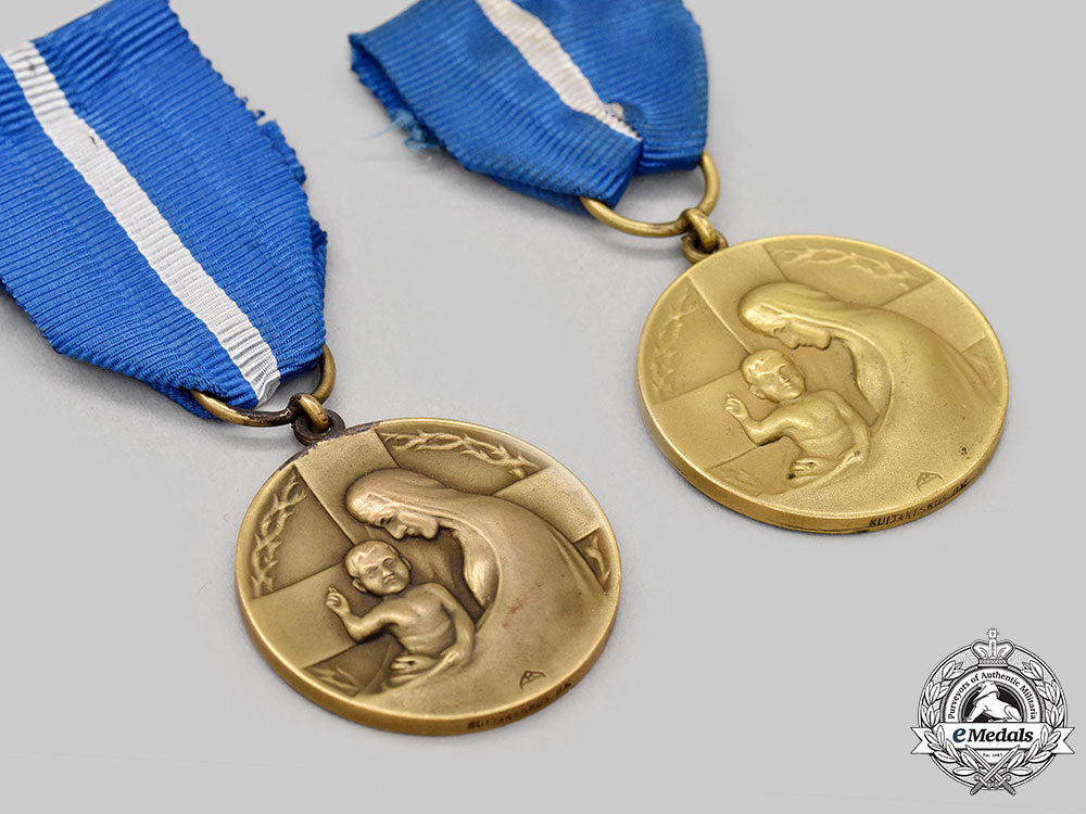 finland,_republic._two_medals_for_humane_benevolence_l22_mnc9593_780