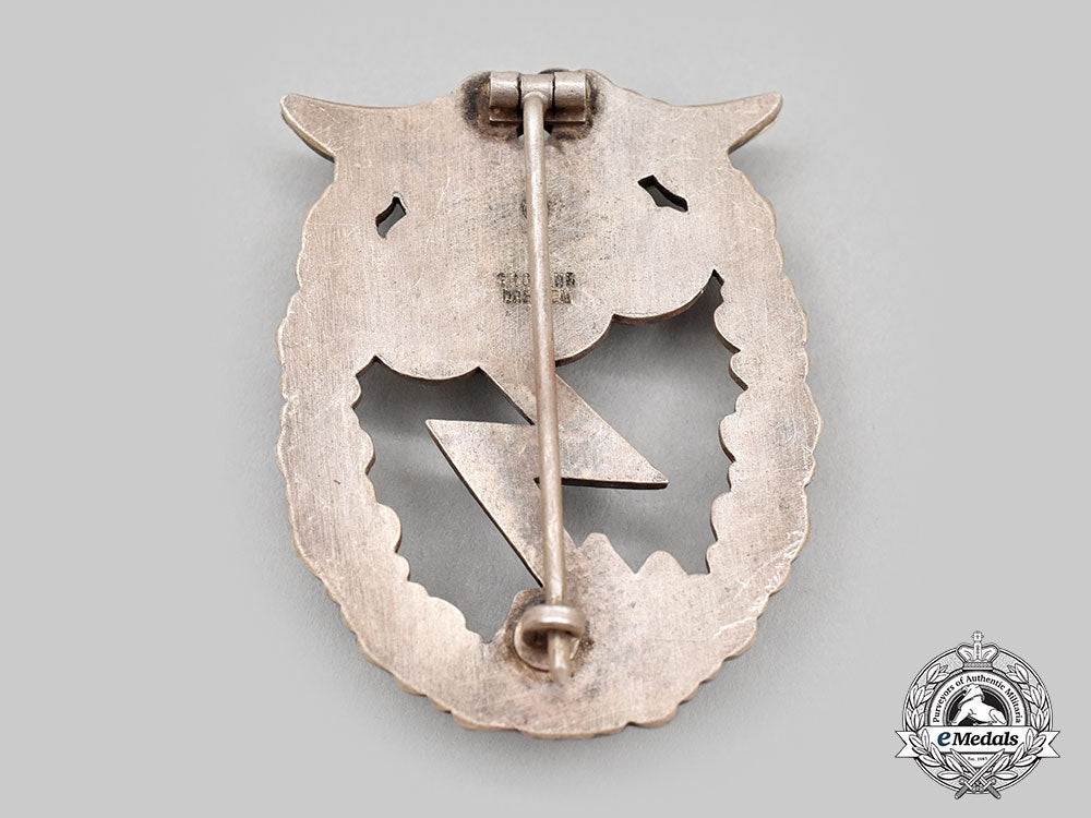 germany,_luftwaffe._a_mint_ground_assault_badge,_by_g.h._osang_l22_mnc9628_774