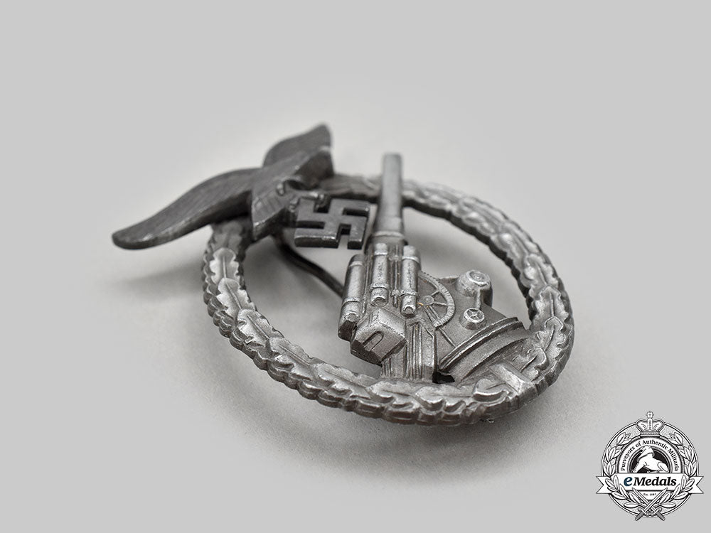 germany,_luftwaffe._a_flak_badge,_by_wilhelm_deumer_l22_mnc9921_021