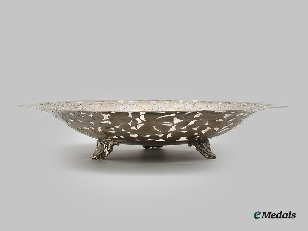 united_kingdom._a_hand_cut&_etched_silver_fruit_bowl_l22_mnc9929_690_1