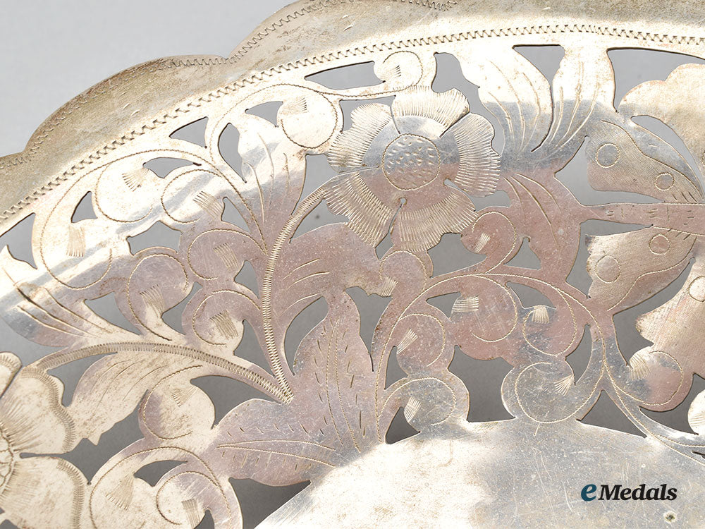 united_kingdom._a_hand_cut&_etched_silver_fruit_bowl_l22_mnc9937_694_1