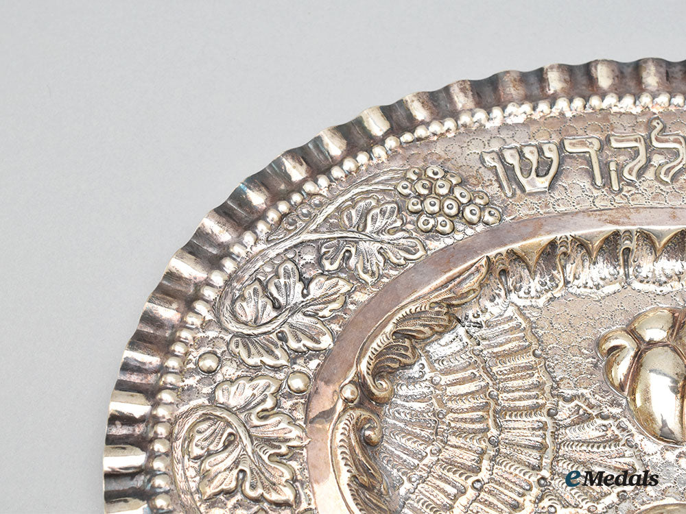 international._a_silver_challah_tray_with_hebrew_inscription_l22_mnc9942_696_1