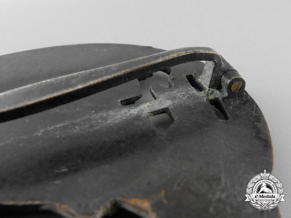 a_kriegsmarine_blockade_runner_badge_by_schwerin,_berlin_l_312