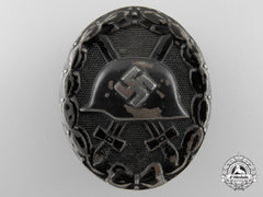 A Black Grade Wound Badge