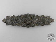 A Bronze Grade Close Combat Clasp By Arbeitsgemeinschaft Metall Und Kunststoff