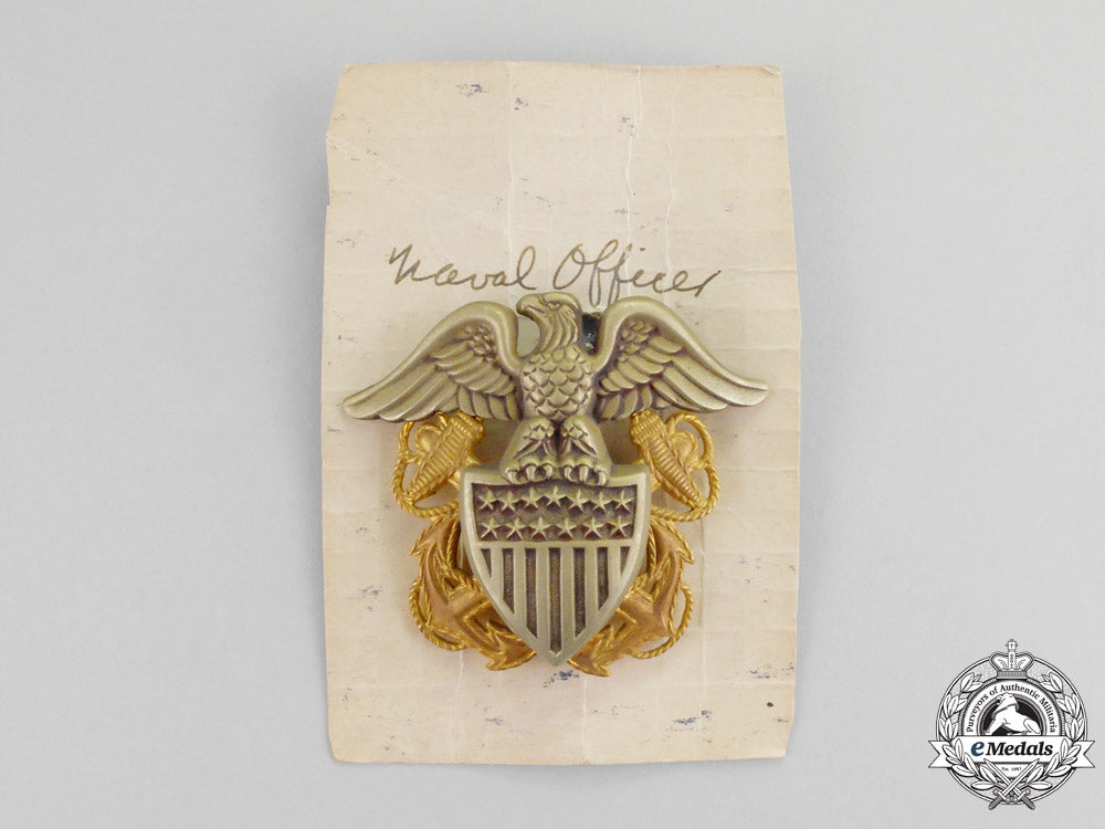 united_states._a(_usn)_officer's_cap_badge,_c.1942_m17-2172