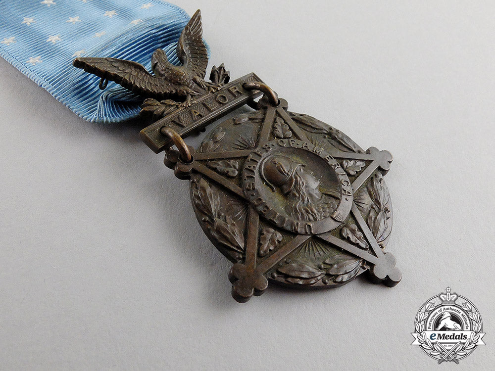 united_states._an_army_medal_of_honor,_prototype,_type_iii,_c.1905_m18-0437_2_1