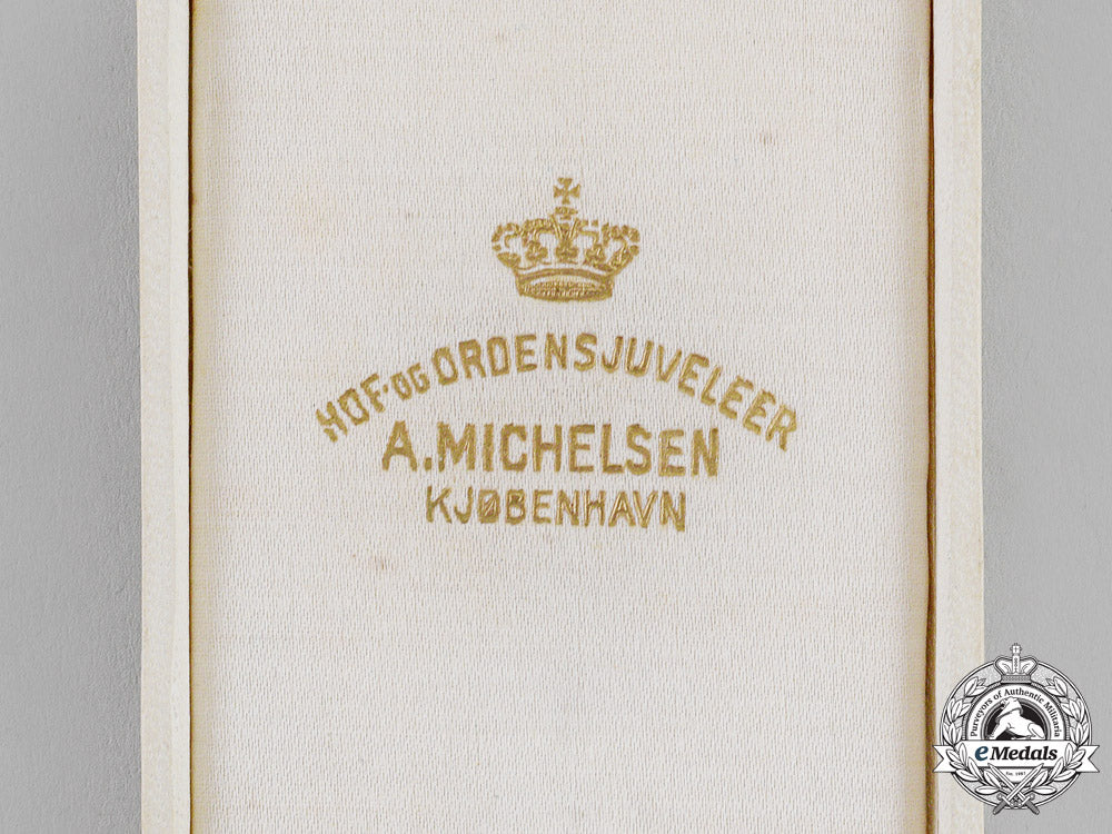 iceland,_republic._an_order_of_the_falcon,_knight's_cross,_c.1930_m18-1572
