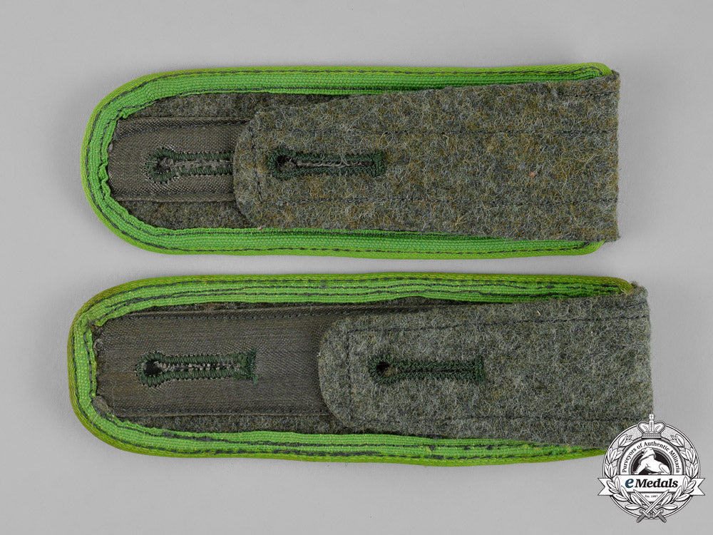 germany._a_set_of_wehrmacht_heer(_army)_panzer_grenadier_em_shoulder_straps_m18-2148