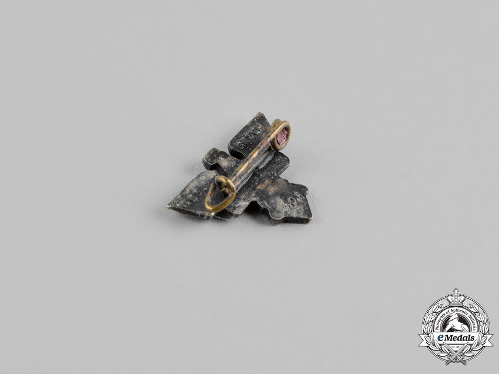 germany._three_second_war_german_pins_and_badges_m18-2167