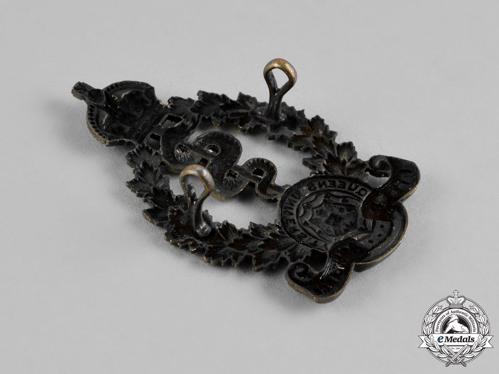 canada._a2_nd_canadian_field_ambulance"_queen’s_university_field_ambulance"_cap_badge,_scarce_m18-2252_1