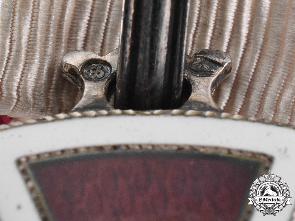 austria,_empire._an_honour_decoration_of_the_red_cross,_first_class,_c.1914_m181_2294