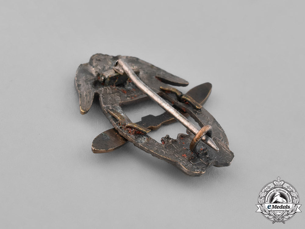 austria,_empire._an_emperial_austro-_hungarian_pilot’s_cap_badge_m181_4865