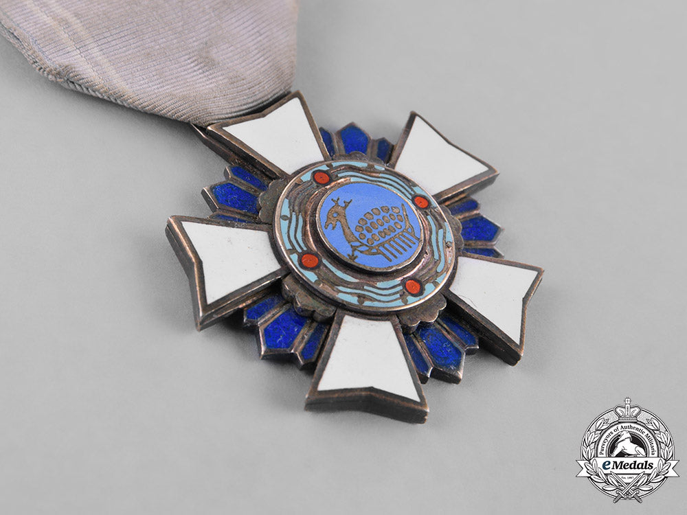 korea,_republic._an_order_of_military_merit,"_chungmu"_iii_class_badge_m181_6024_1_1_1
