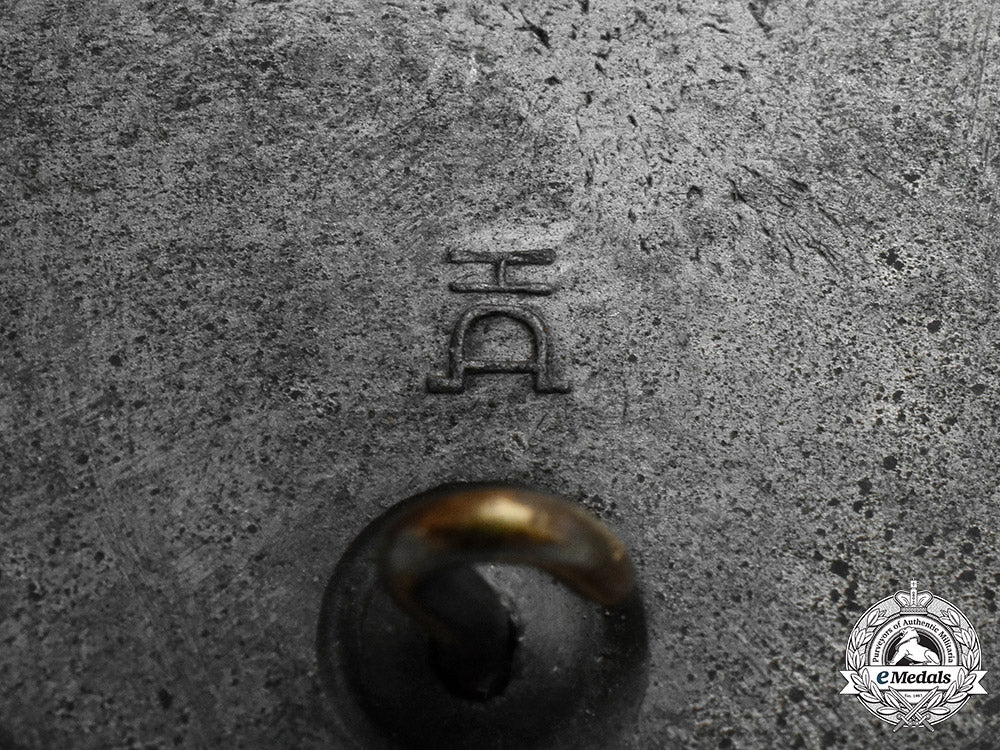 germany,_wehrmacht._a_panzer_assault_badge,_slver_grade,_by_hermann_aurich_m181_8313