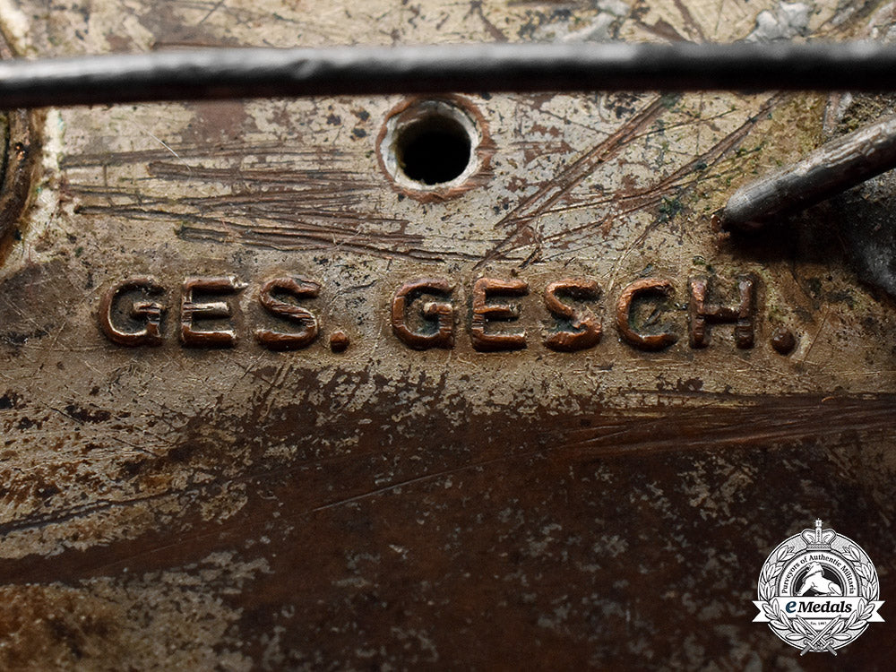 germany,_drk._a_deutsches_rotes_kreuz(_german_red_cross)_nursing_assistant_badge_m181_8348