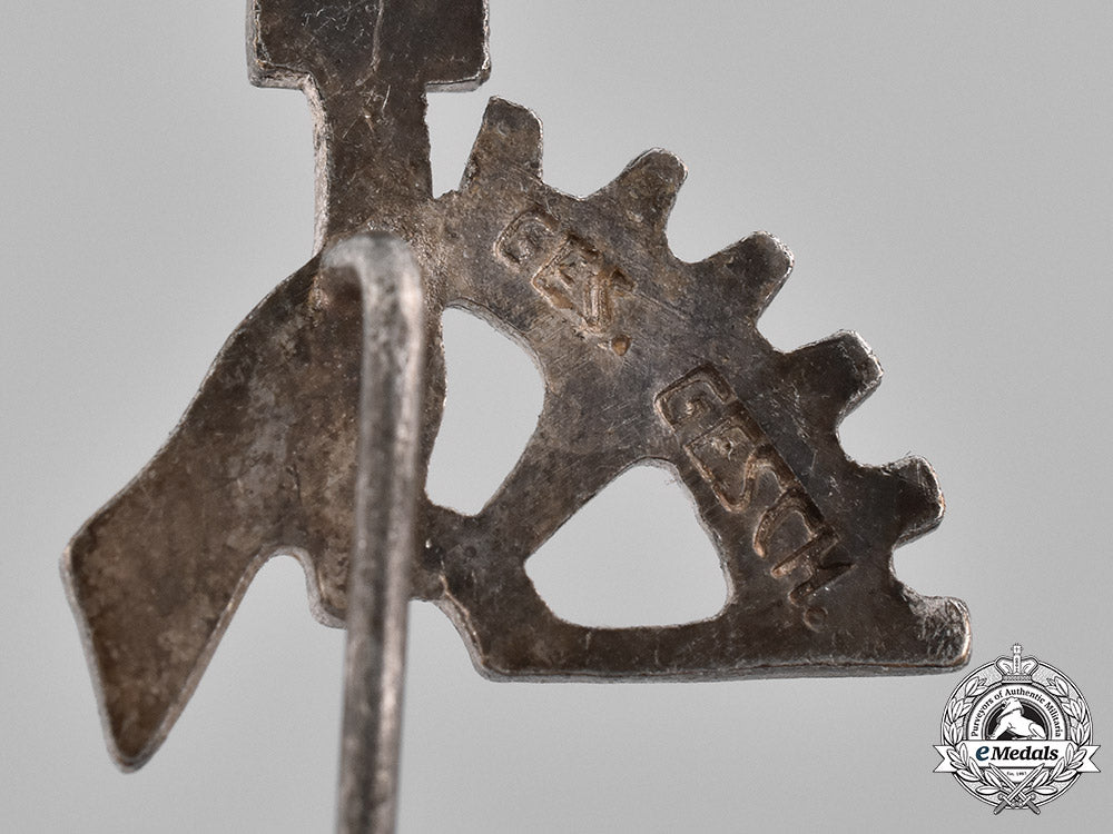 germany,_third_reich._a_grouping_of_second_war_stickpins_m181_9177