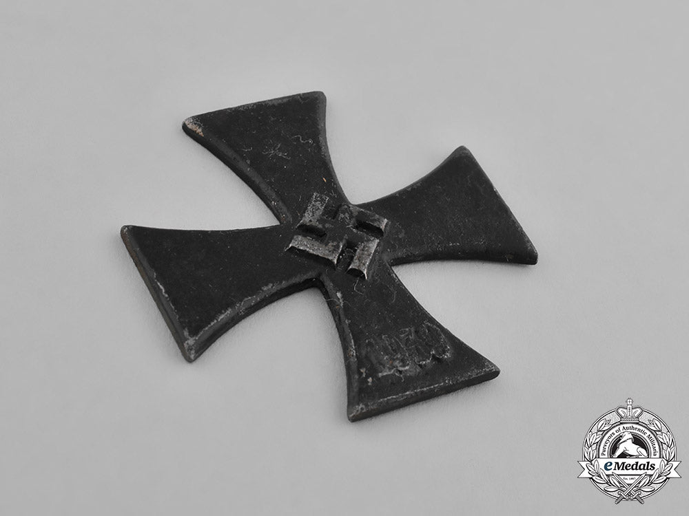 germany,_third_reich._an_iron_cross1939_second_class_core_m181_9352