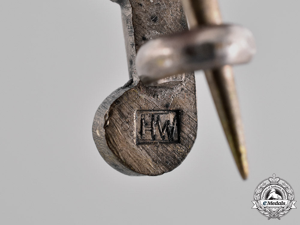 romania,_kingdom._a_romanian_infantry_regiment_badge_by_heinrich_weiss,_c.1930_s_m181_9685