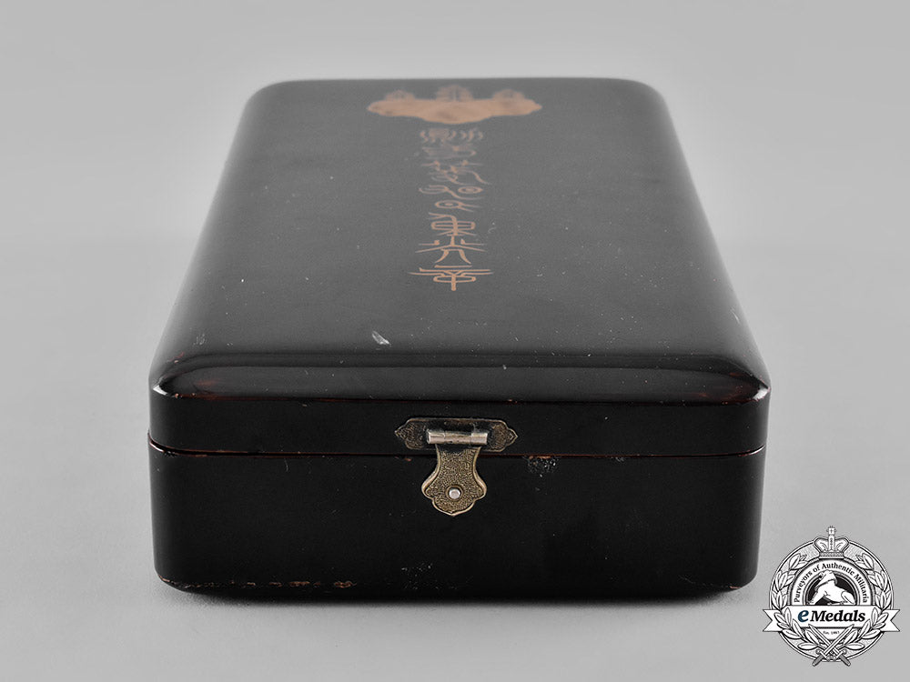 japan(_empire)._order_of_the_rising_sun,_ii_class_case_m181_9971