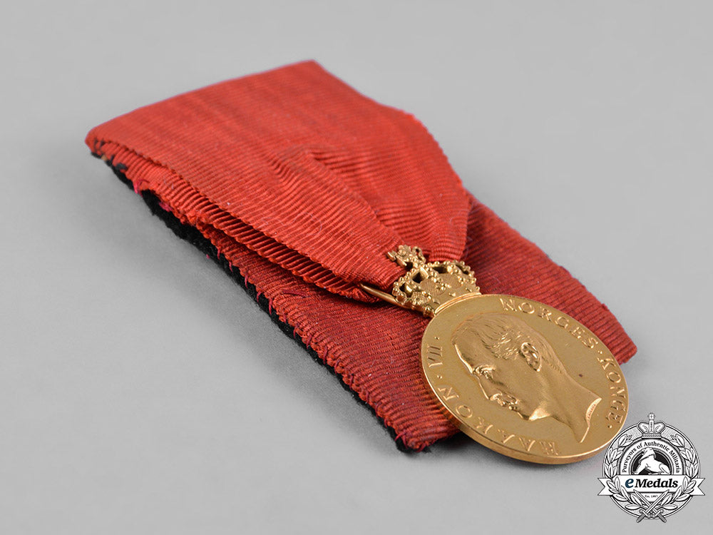 norway,_kingdom._a_royal_house_of_recompense_in_gold,_i_class_gold_grade_medal_m182_1176