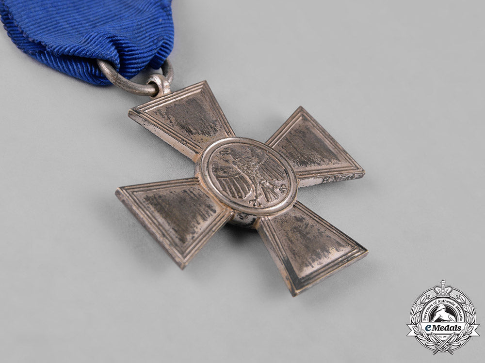germany,_wehrmacht._a_rare_official_pattern_wehrmacht15_year_service_award_m182_2137_1_1_1_1_1