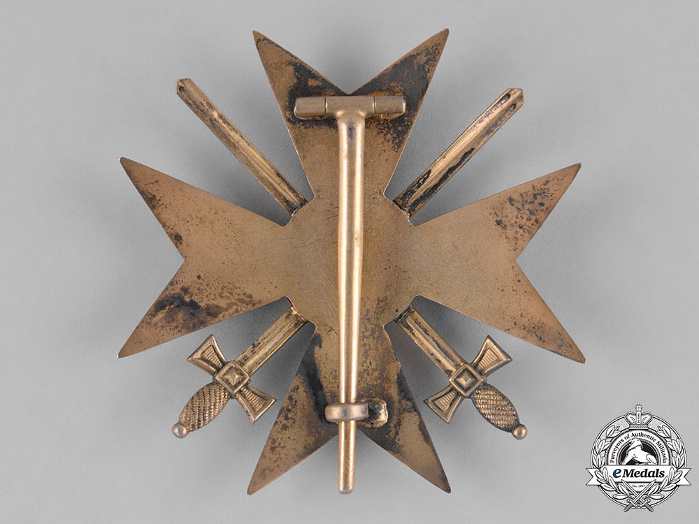 braunschweig,_dukedom._an_order_of_henry_the_lion,_officer’s_cross_with_swords,_c.1914_m182_3138_1_1